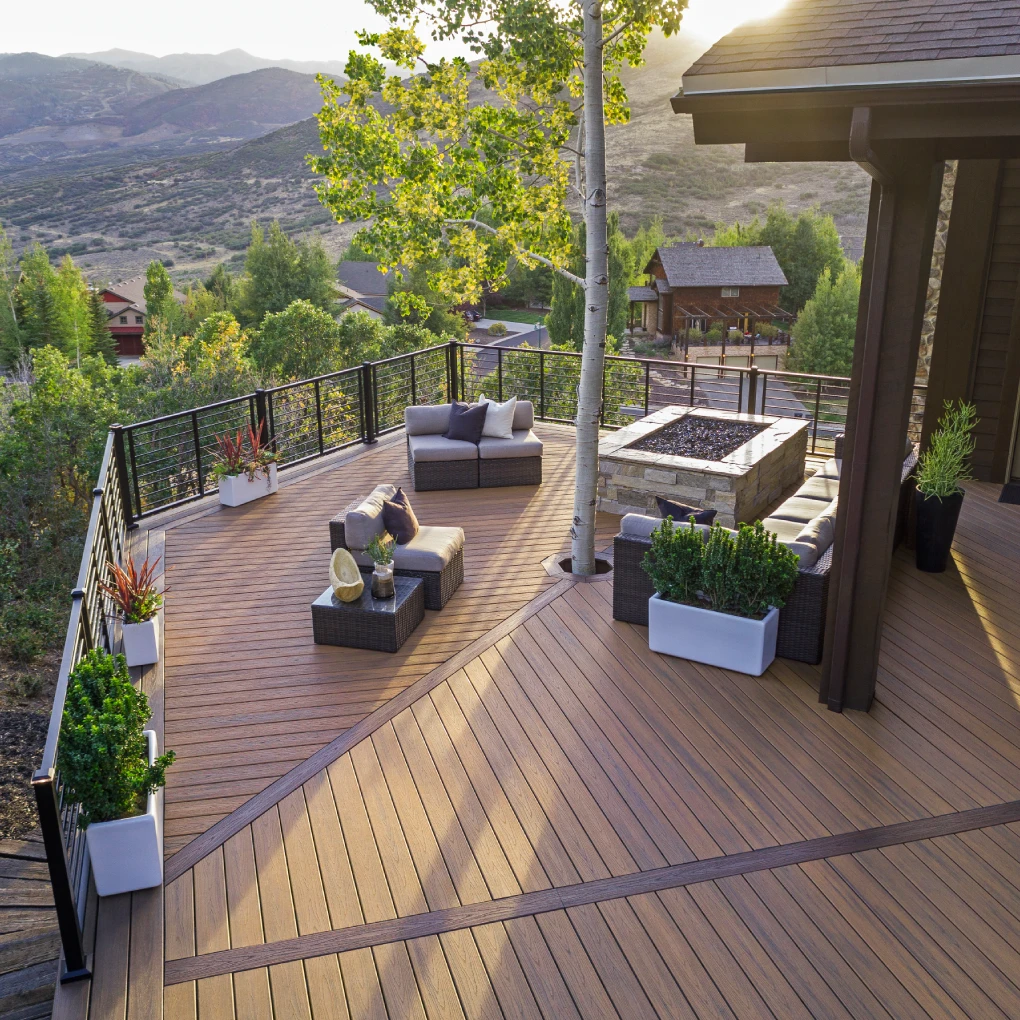 Two-tone Trex deck detail